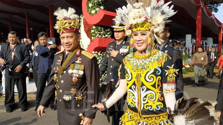 Pakaian Adat Kalimantan Barat King Bibinge