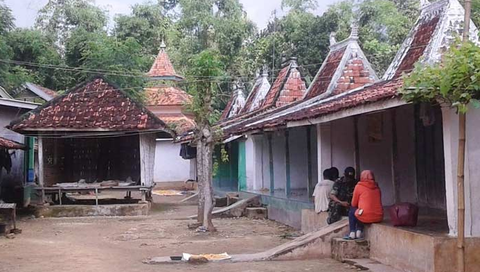 Berkunjung ke rumah adat suka madura