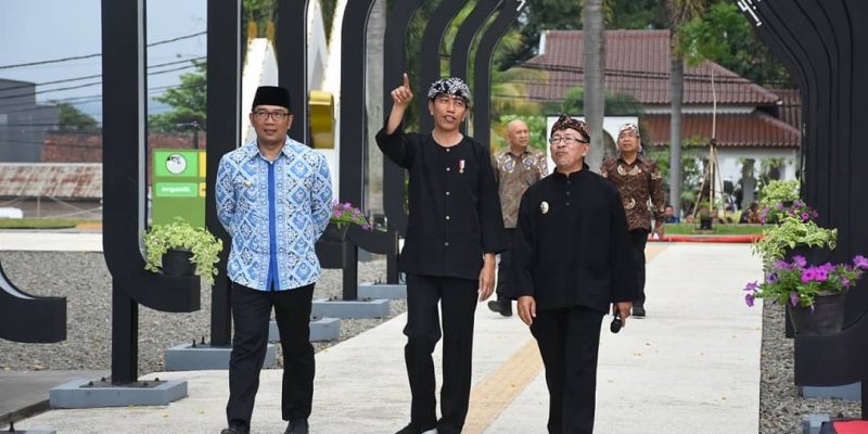 Baju adat pangsi jawa barat