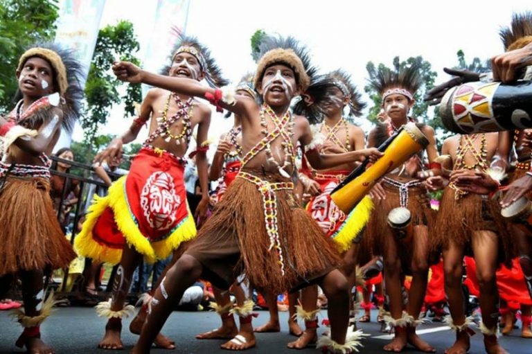 √ Kebudayaan Papua Barat, Rumah, Pakaian, Tarian [Lengkap]-imujio.com