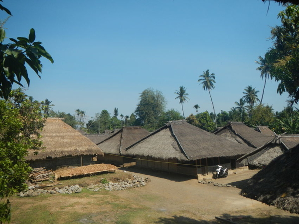 Rumah Adat Berugaq Sekenam Kebudayaan Nusa Tenggara Barat