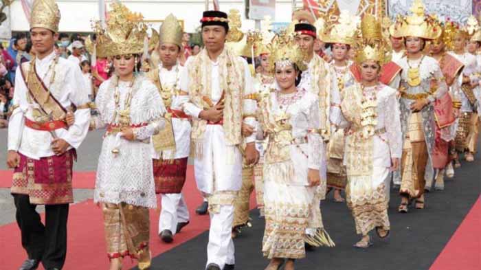 Pakaian Adat Lampung